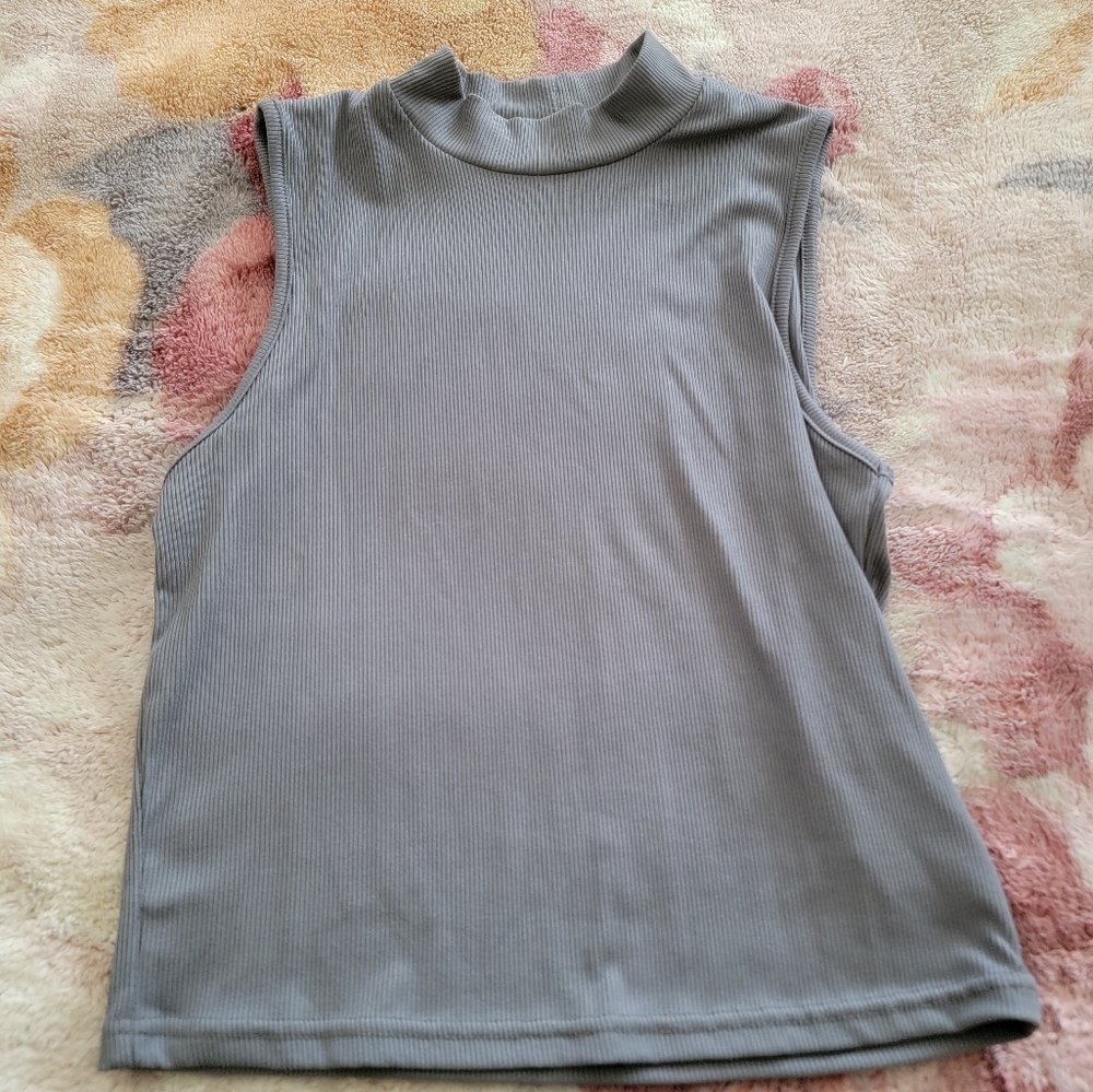 🥳 Mock Neck Ribbed Knit Tank Top - Picture 4 of 8